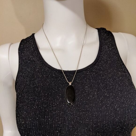 Nice pendant on silver toned chain - Picture 8 of 8